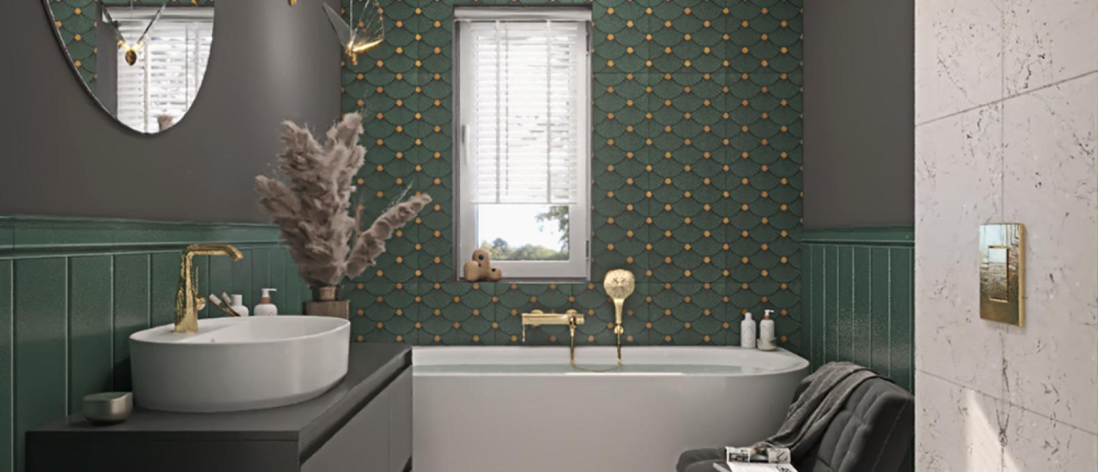 Szaro-zielona łazienka z wanną ze złotymi elementami