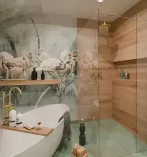 nowoczesna łazienka z flamingami