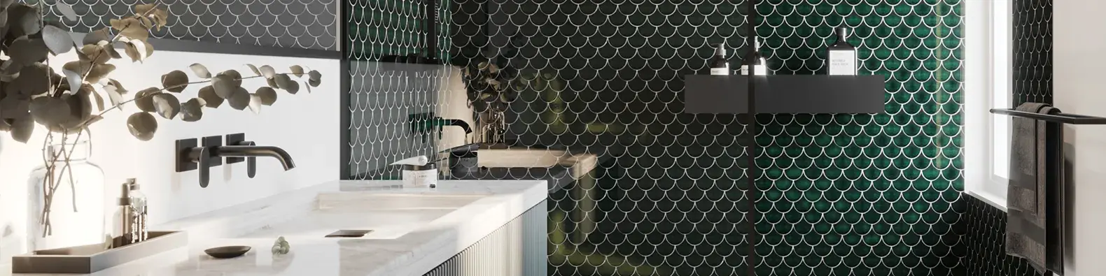 Nowoczesna łazienka z płytkami w kolorze butelkowej zieleni