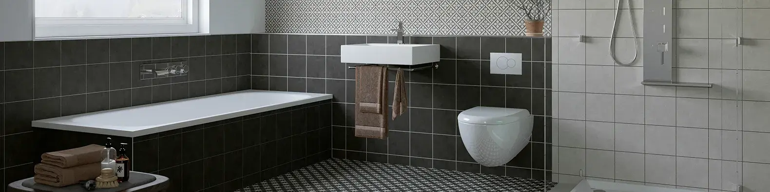 Łazienka z wanną i prysznicem walk-in