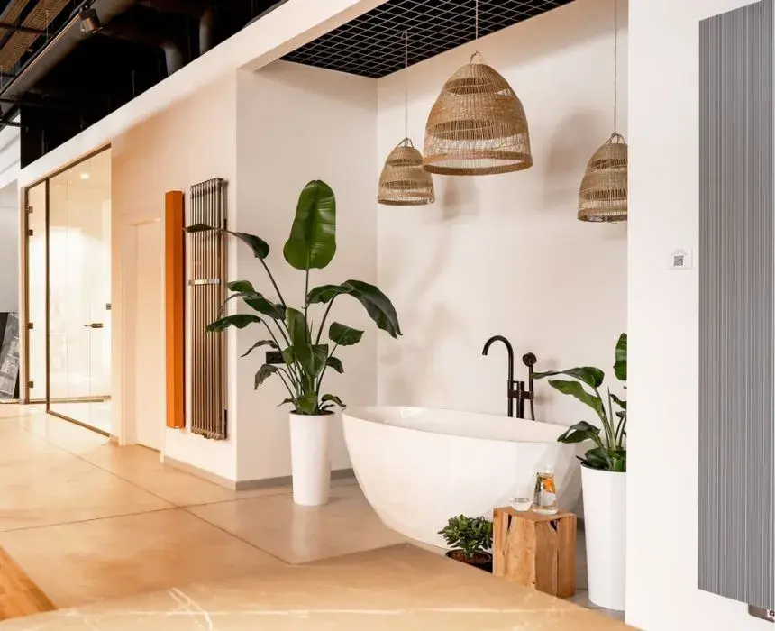 Geometryczna wanna wolnostojąca w salonie łazienek Elements