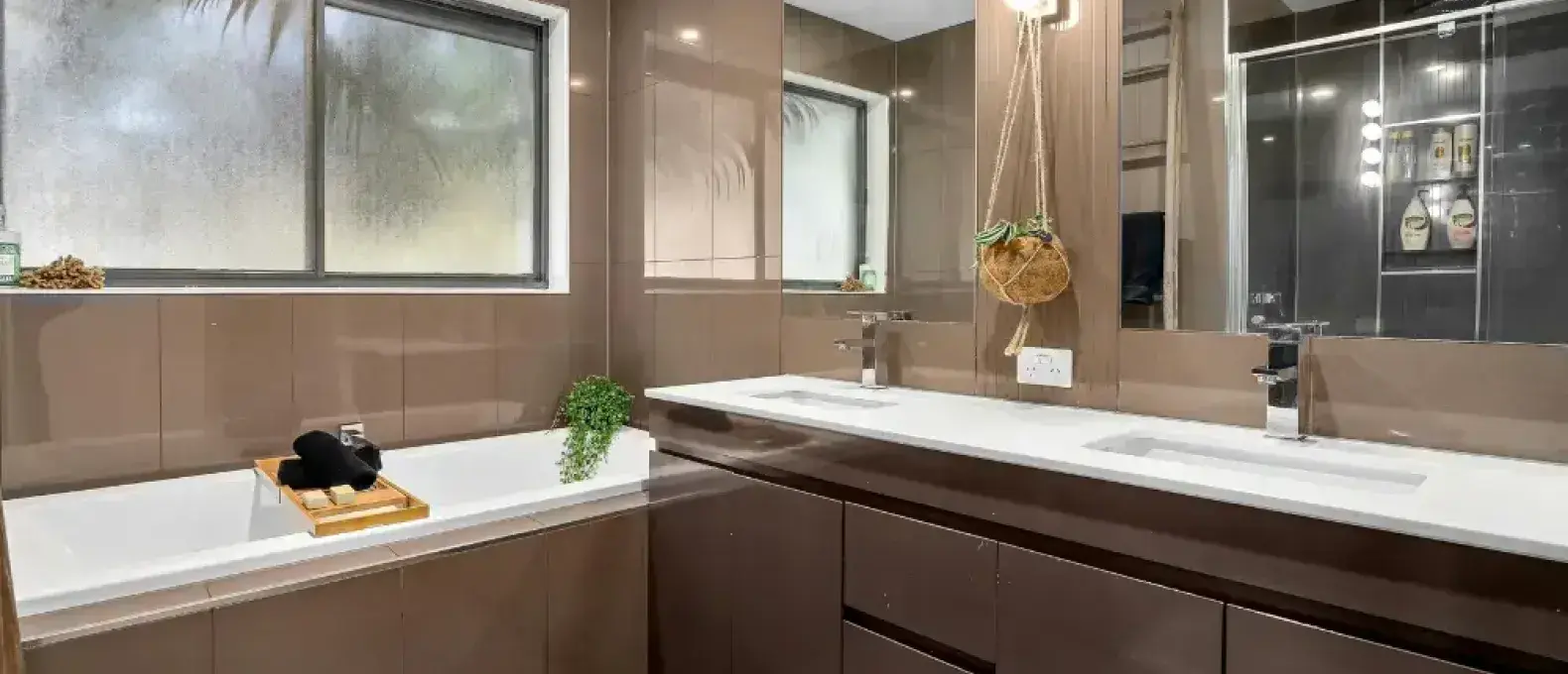 wanna zabudowana plytkami