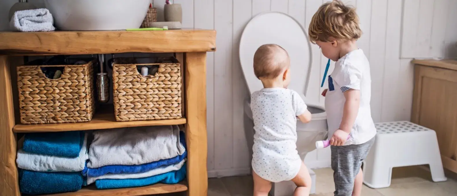 Jakie cechy powinna mieć łazienka przyjazna małym dzieciom?